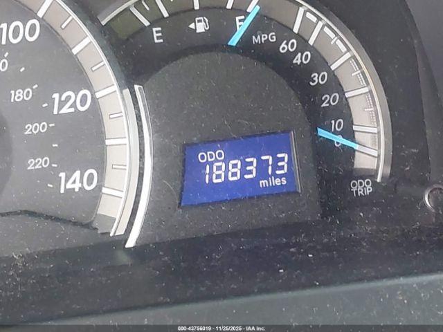 Toyota Camry Se Image 8