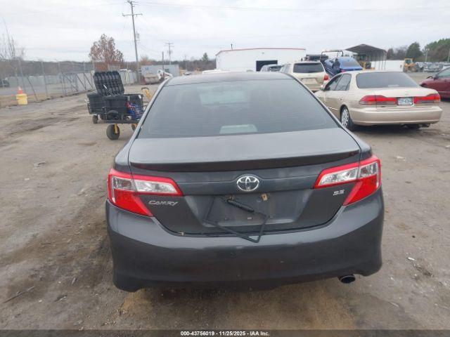 Toyota Camry Se Image 13