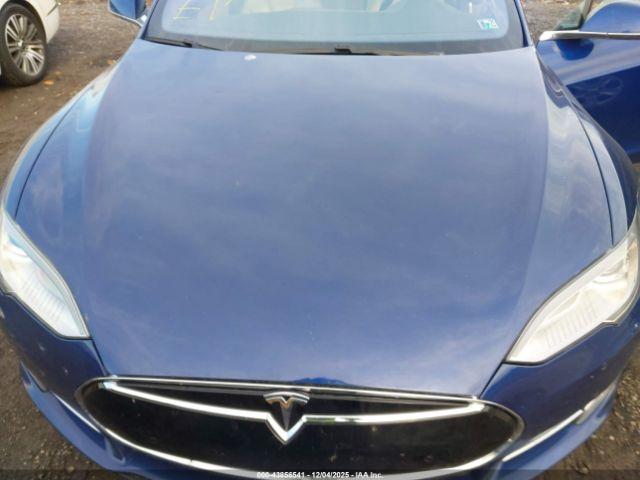 Tesla Model S Image 8