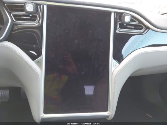 Tesla Model S Image 11