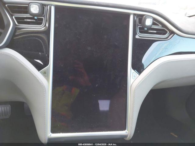 Tesla Model S Image 11