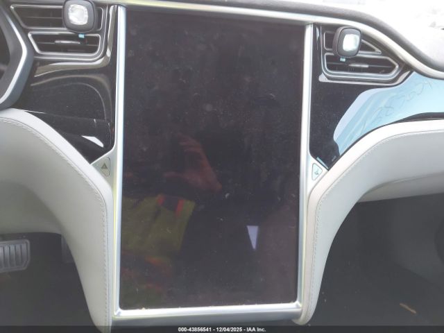 Tesla Model S Image 5