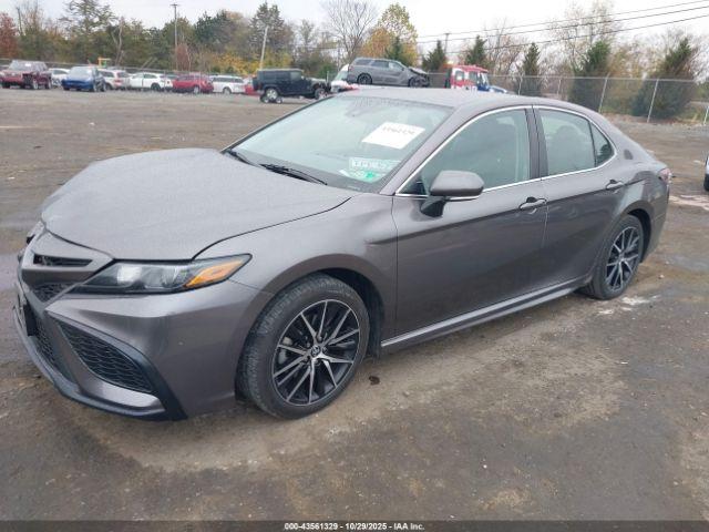 Toyota Camry Se Image 3