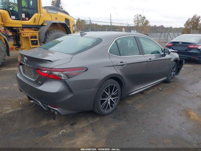 Toyota Camry Se Image 13