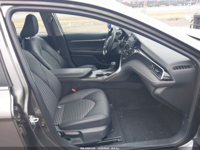 Toyota Camry Se Image 4