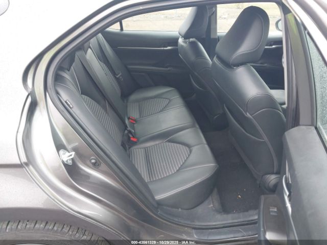 Toyota Camry Se Image 12