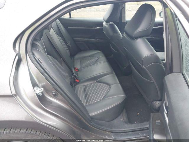 Toyota Camry Se Image 12