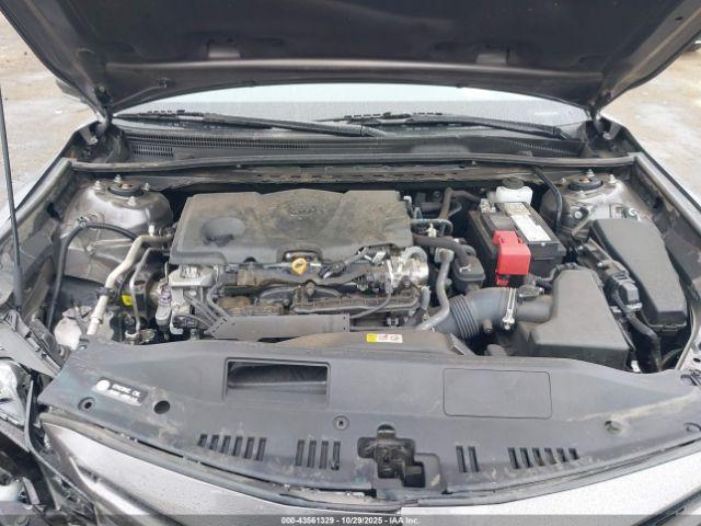 Toyota Camry Se Image 6