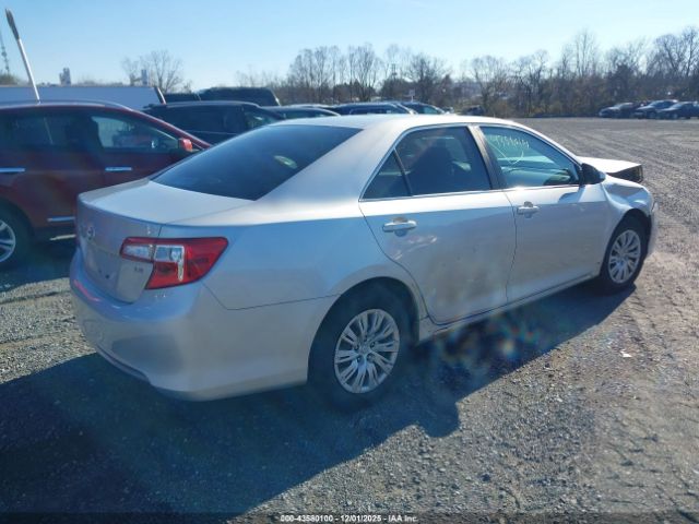 Toyota Camry Le Image 7