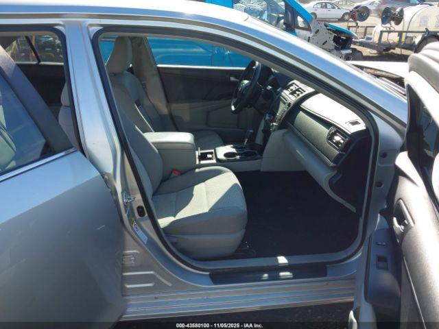 Toyota Camry Le Image 8