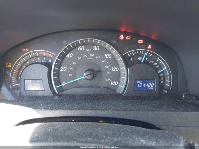 Toyota Camry Le Image 5