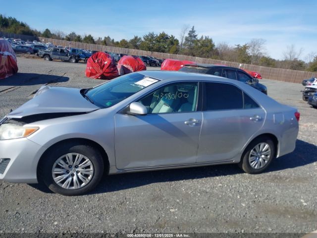 Toyota Camry Le Image 2