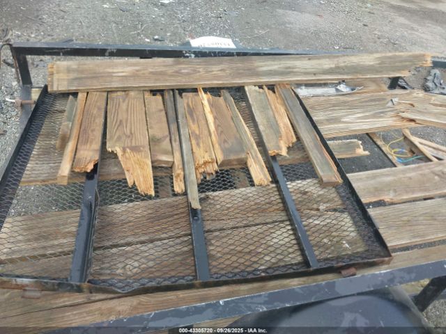 Carry On Trailer Image 3