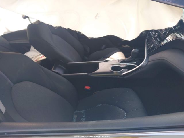 Toyota Camry Le Image 5