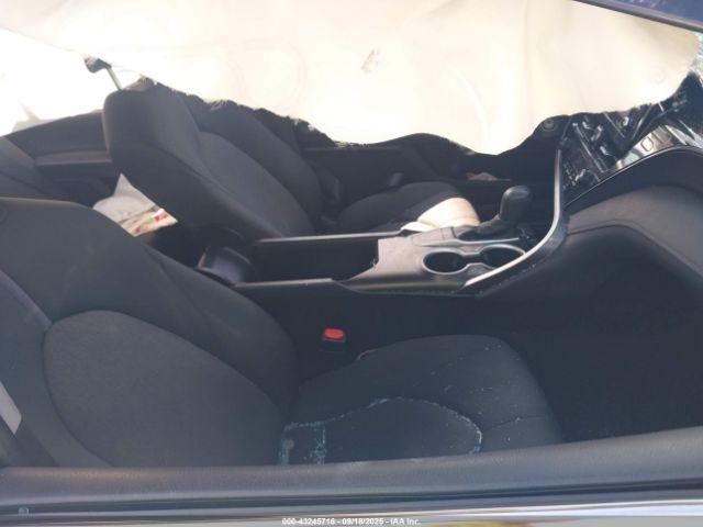 Toyota Camry Le Image 5