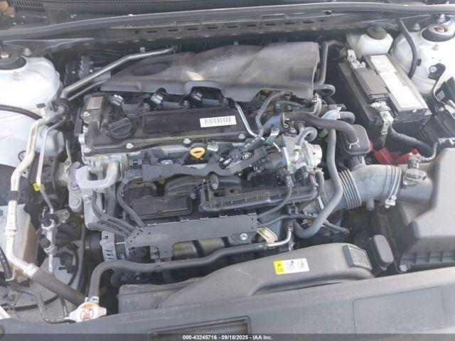 Toyota Camry Le Image 12