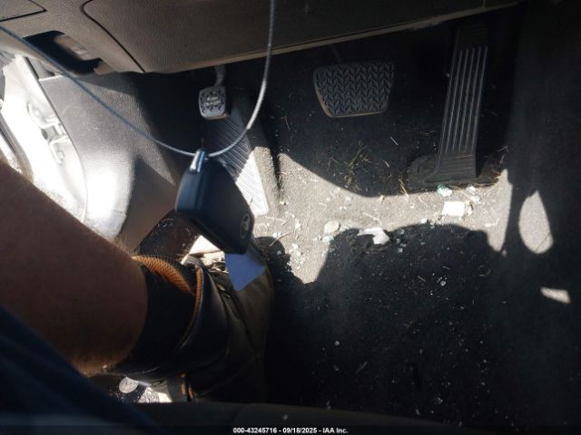 Toyota Camry Le Image 15