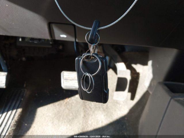 Chevrolet Silverado 1500 Custom Image 9