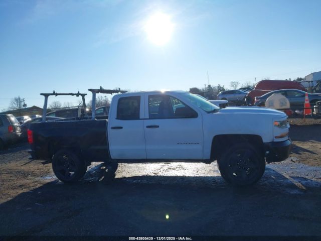 Chevrolet Silverado 1500 Custom Image 12