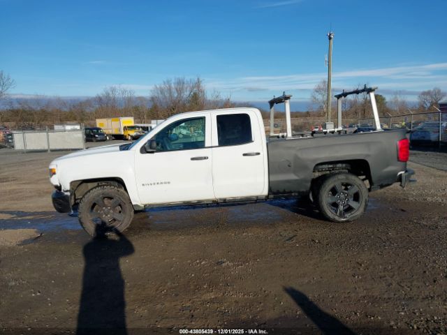 Chevrolet Silverado 1500 Custom Image 11
