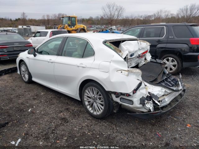 Toyota Camry Xle Hybrid Image 6