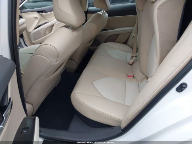 Toyota Camry Xle Hybrid Image 7