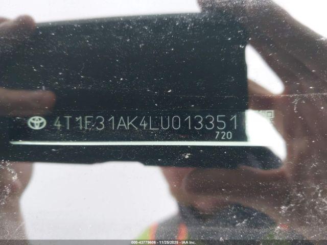 Toyota Camry Xle Hybrid Image 5