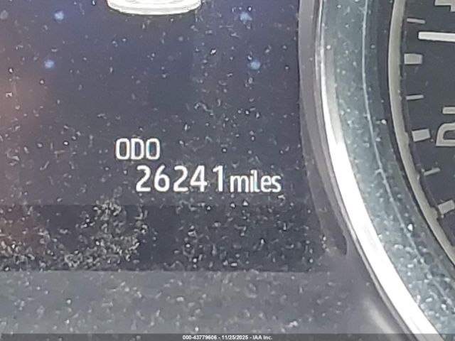 Toyota Camry Xle Hybrid Image 13