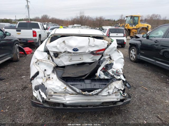 Toyota Camry Xle Hybrid Image 14
