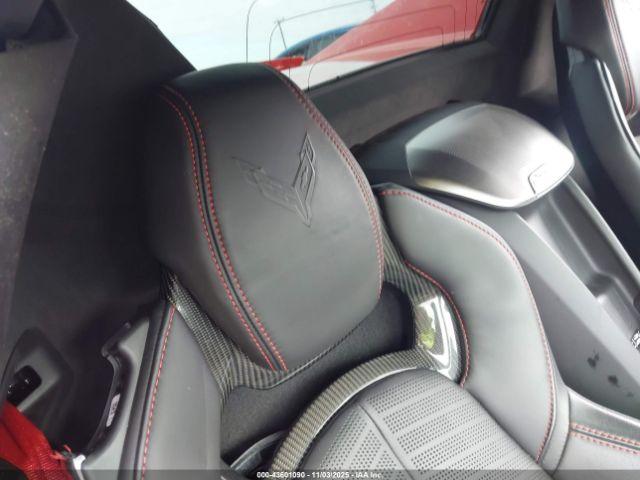 Chevrolet Corvette Rwd  3lt Image 4