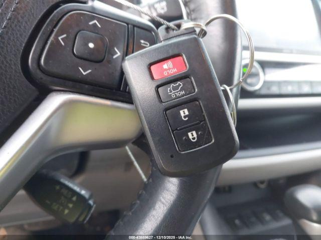 Toyota Highlander Xle V6 Image 3