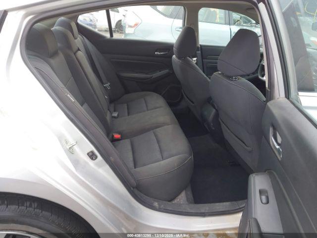 Nissan Altima S Fwd Image 9