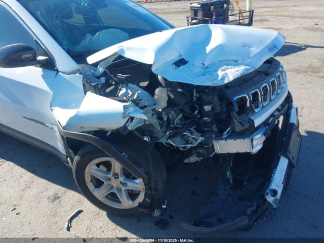 Jeep Compass Latitude 4x4 Image 9