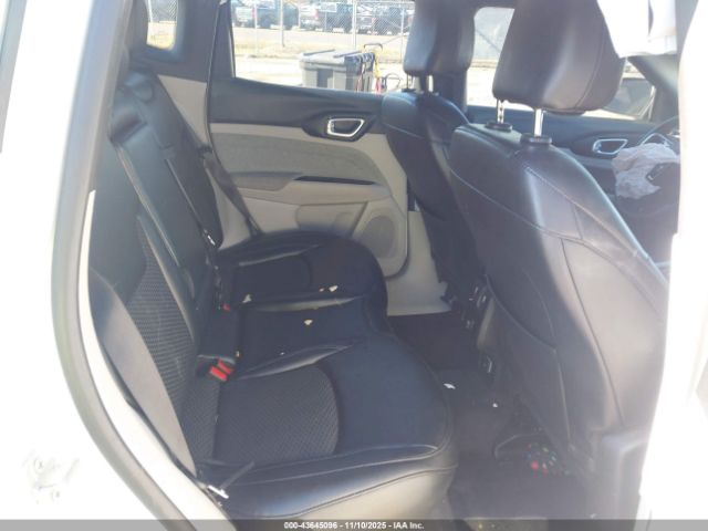 Jeep Compass Latitude 4x4 Image 6