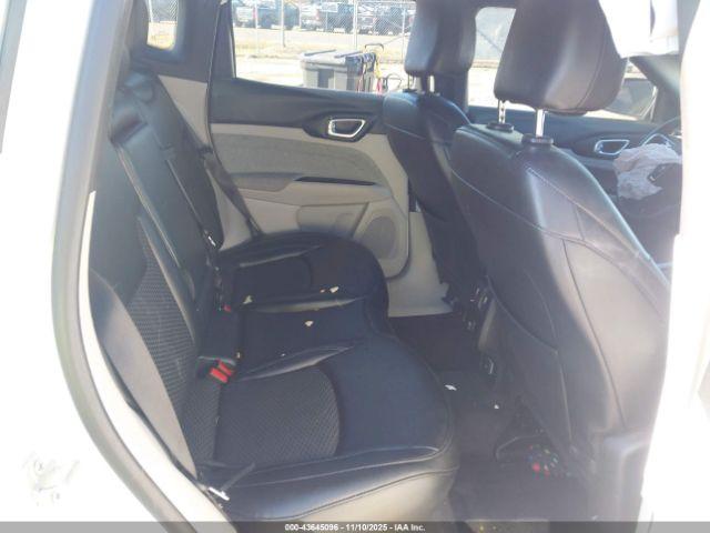 Jeep Compass Latitude 4x4 Image 6