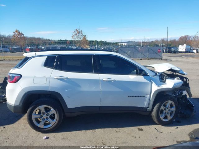 Jeep Compass Latitude 4x4 Image 16