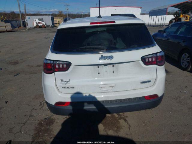 Jeep Compass Latitude 4x4 Image 14