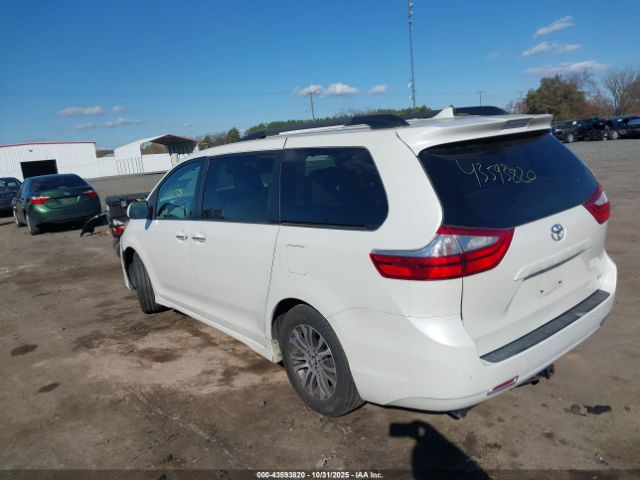 Toyota Sienna Xle Premium Image 16