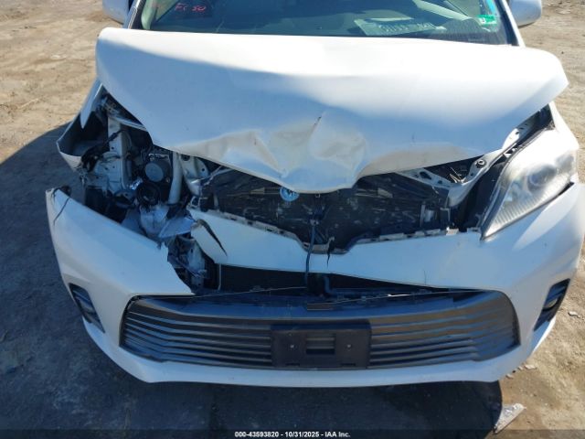 Toyota Sienna Xle Premium Image 2