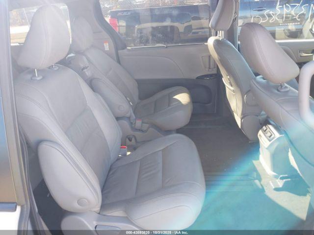 Toyota Sienna Xle Premium Image 4