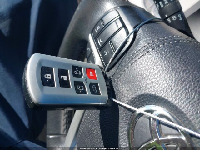 Toyota Sienna Xle Premium Image 12