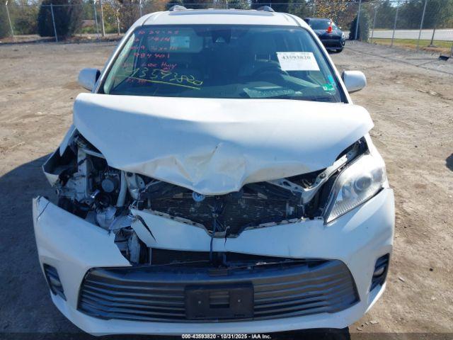 Toyota Sienna Xle Premium Image 9