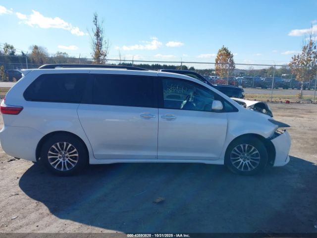 Toyota Sienna Xle Premium Image 10
