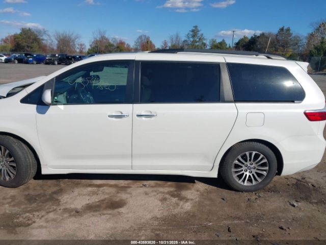Toyota Sienna Xle Premium Image 15