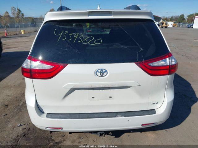 Toyota Sienna Xle Premium Image 11