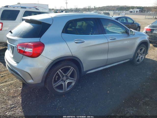 Mercedes-Benz GLA Image 2
