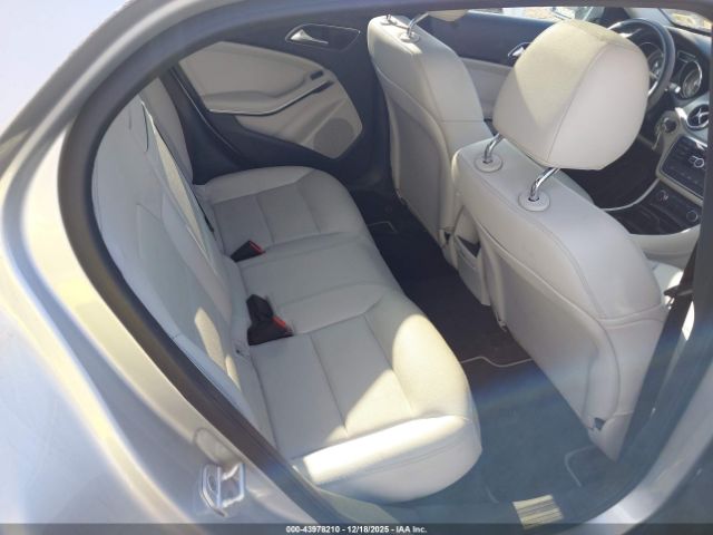 Mercedes-Benz GLA Image 7