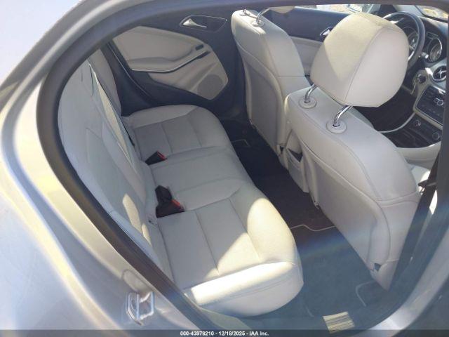 Mercedes-Benz GLA Image 7