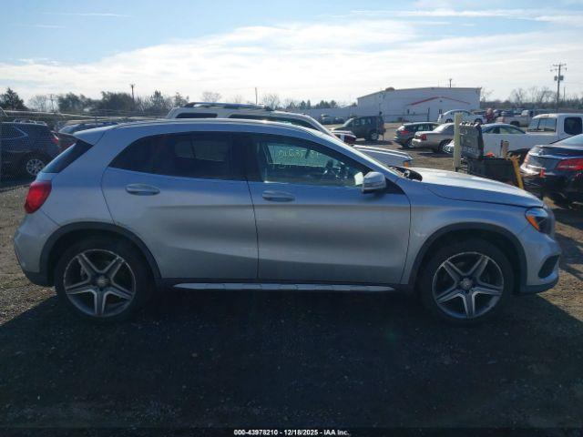 Mercedes-Benz GLA Image 12