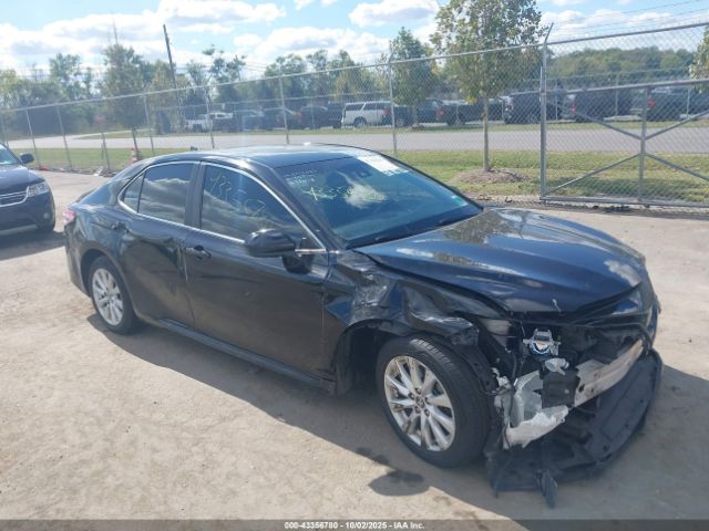 Toyota Camry Le Image 1